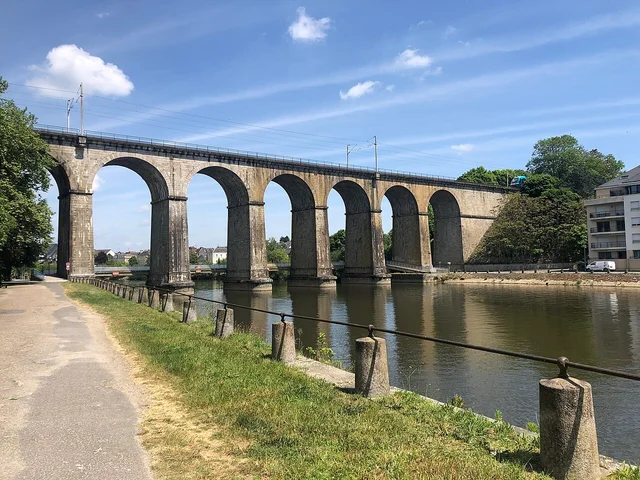 マイエンヌ川の高架橋